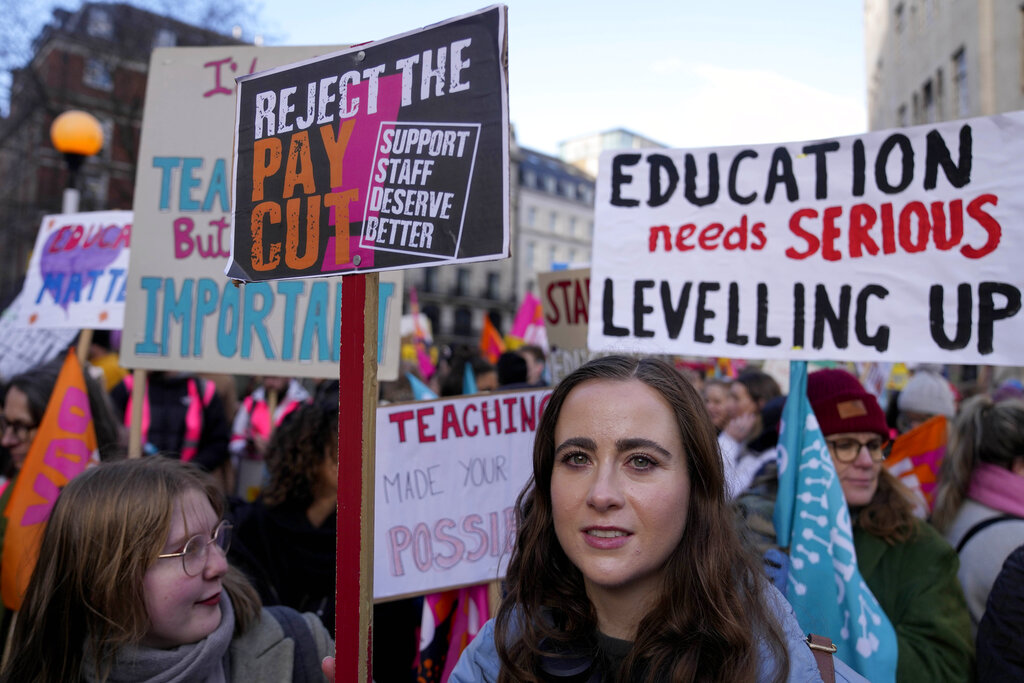 Day of disruption in UK as hundreds of thousands join strike | News ...